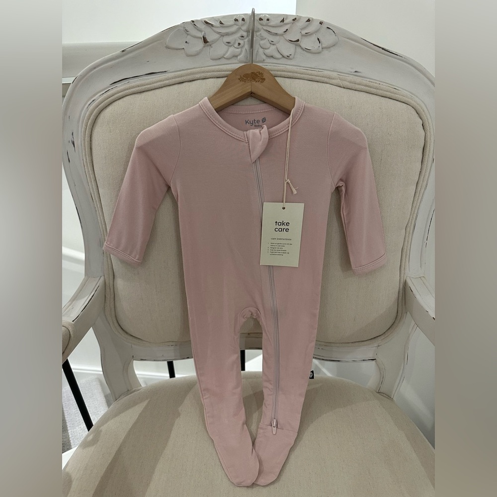 🤍 6~12 Mth Kyte Baby Zippered Footie Blush NWT